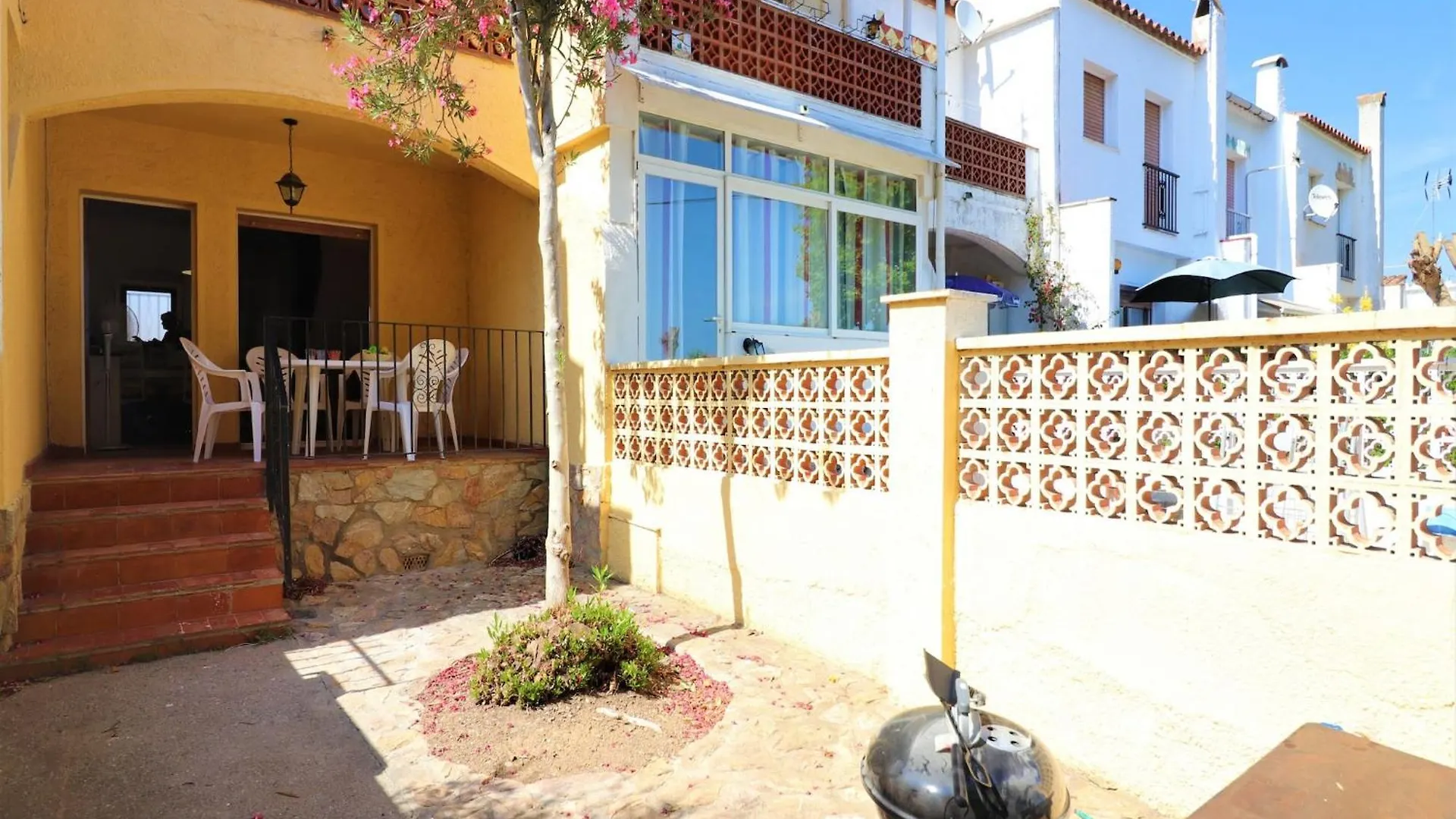 Nice Holiday Home Near River Empuriabrava