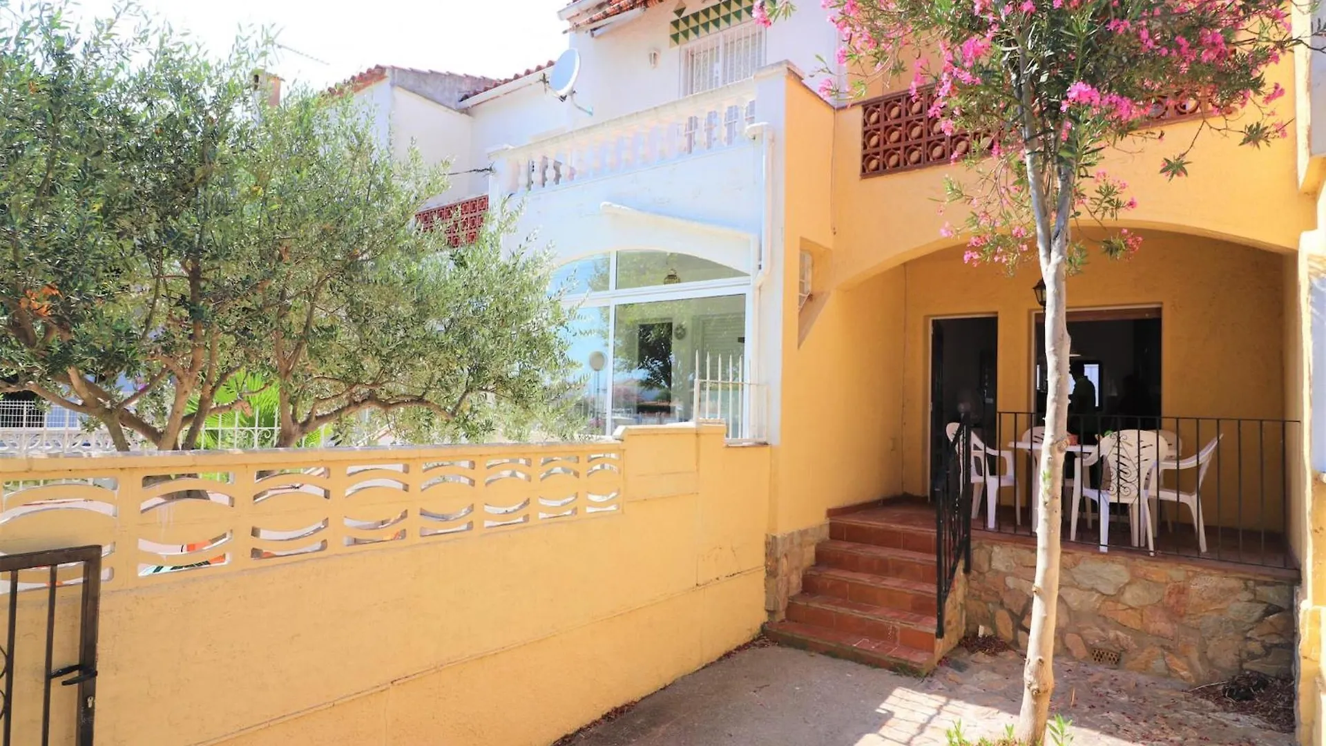 Nice Holiday Home Near River Empuriabrava