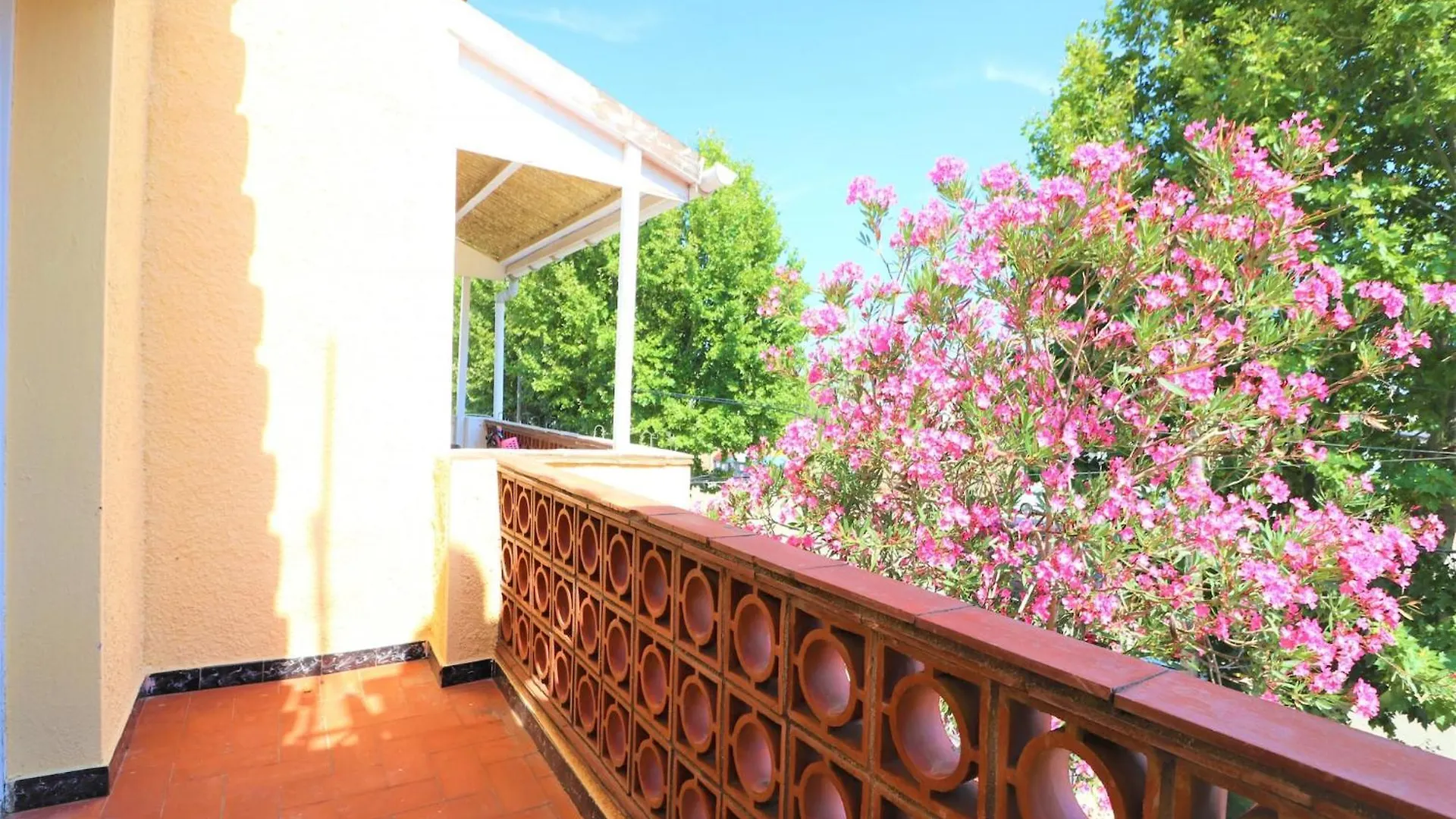 Nice Holiday Home Near River Empuriabrava
