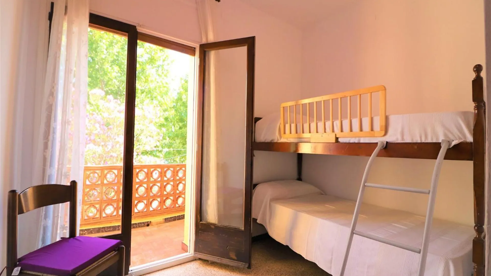 Nice Holiday Home Near River Empuriabrava 0*,
